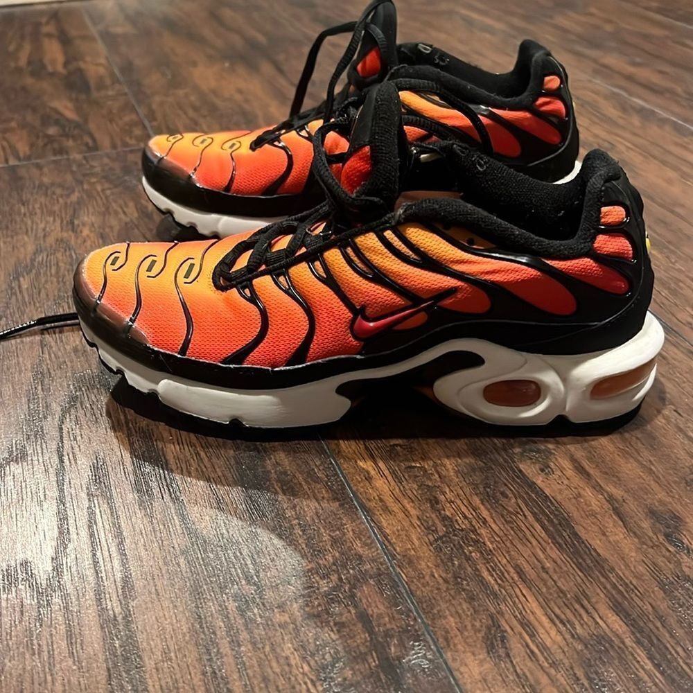 Nike Air Max Tn Og Sunset shoes size 6y women’s 7.5 in very good condition